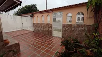  *al/ Linda  Casa Para Uso Comercial En Venta Zona Este Barquisimeto  Lara, Venezuela, Arnaldo López,   4 Dormitorios  3 Baños  190 M² 