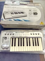 Controlador Midi Behringer Umx 25.