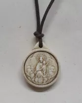 Medalla De 3 Cm De La Virgen Del Carmen Color Marfil