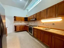 Casa Quinta En Venta Las Delicias Maracay 24-22798 Ap.