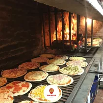 Servicio De Pizzas, Calzones Y Chivitos A La Parrilla