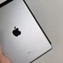 iPad  Apple  