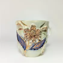 Antigua Taza En Porcelana Isabelina Con Flor En Relieve
