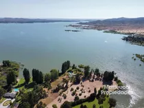 Maravilloso Sitio A Orilla De Lago