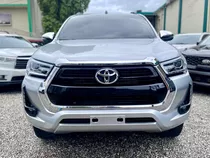 Toyota  Hilux  Srv Full Time 