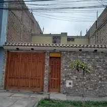 Venta De Casa A Precio De Terreno En La Urb, Las Palmeras Zona Residencial 