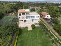 Casas En Venta El Manzano De 3 Niveles Con Un Terreno De 3228m2 Y Area De Construccion De 536m2 Pisos De Marmol Totalmente Elegante Zona De Vigilancia Barquisimeto Lara Daniela Linarez