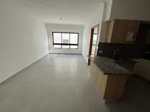 Hermoso Apartamento En Alquiler, Ubicado En El Corazón De Evaristo Morales, Próximo A Escuelas, Iglesias, Supermercados, Avenidas Principales Y Actividades De La Zona.