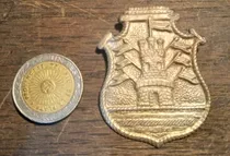 Escudo Chapita De La Fuerza Castillo En Metal 3,4 Ancho