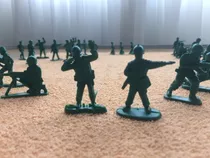 24 Bonecos Soldado Plastico Guerra Exercito Militar Miniatur