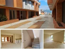 Deisim23-14899 Townhouse En Obra Blanca, Con Pisos De Marmol En Mañong