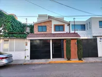 Se Vende Casa En Fraccionamiento Los Arcos En Excelente Ubicación Calle Con Parque Área Verde De Ambos Lados,