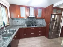 Pisos Laminados En Toda La Casa, Amplia Cocina Con Tope De Granito, Patio, Area De Lavanderia, Comodas Habitaciones, Sala De Bano Remodelada