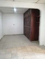 Se Alquila En Calle 5ta Rio Abajo. Cuarto Amplio Baño .