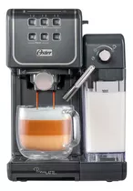 Cafetera Expresso Oster Capuccino Latte Apto Capsulas Em6801 Color Negro