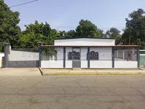 Casa Con Galpon Y Deposito En Maracaibo Sector Gallo Verde Edw Mls #24-22871