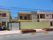 Casa / Solar De 1055 M2 De Terreno Y De Unos 940 M2 De Construcción Aproximados.  Ideal Para Proyecto Residencial O Comercial En La Misma Avenida Bolívar.