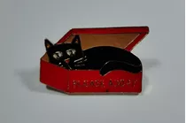 Broche Pin Gato Negro En Caja Moda Bad Bunny