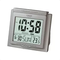 Reloj Despertador Casio Dq750 Alarma Temperatura Calendario Color Plateado