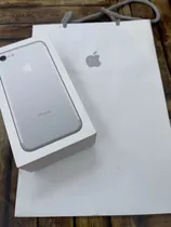 iPhone 7 128gb, Libre, Color Plata . Batería Nueva C( Garant