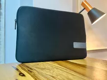 Funda Notebook Macbook Pro 13 Case Logic Reflect Negra