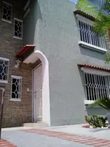 Casa Con Excelentes Acabados Sector San Felipe !!