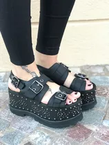 Sandalia Alta Plataforma Cuero Negro Tachas Goma Mujer