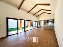 En Venta Casa Amplia Con Estilo Colonial De 250m² De Construcción En San Miguel Dueñas.