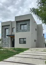 Venta Casa En Barrio Las Acacias, Puertos Del Lago, Escobar