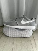 Zapatilla Nike Gris