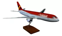 Miniatura Avião Boeing 767-300 Avianca