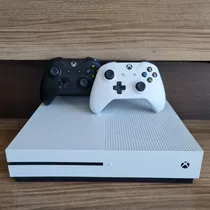 Xbox One S 1 Terabyte + 2 Controles