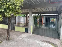 Casa + Departamento En Barrio Las Acacias