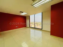 En Alquiler Amplia Oficina Comercial En Torre Sindoni Av Bolivar Maracay Vista Panorámica Edif Con Pozo Agua Y Planta Eléctrica Contactanos Estef 24-23054