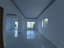 Casa En Venta, La Altagracia, Punta Cana, 200m2, 3 Hab. 2 Parqueos,  A 5 Minutos De Downtown Punta Cana, Todas Las Comodidades, Oportunidad En Precio Y Ubicación, Tu Villa De Ensueño.