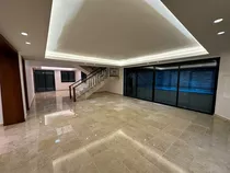 Casa En Alquiler En Bella Vista, Santo Domingo, 580m2, 4 Hab. 5 Parqueos, Excelente Ubicación, En Zona Tranquila, Todas Las Comodidades, Oportunidad De Vivir Exclusivo Complejo.