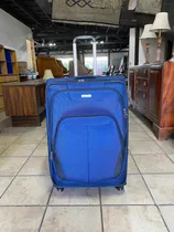 Maleta Marca Samsonite Nueva. Mide 78 Cm X 49 Cm X 30 Cm