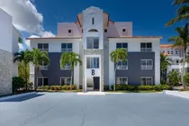 Apartamento En Venta En White Sands, Punta Cana, 162m2, 2 Hab. 2 Parqueos, Comunidad Con Campo De Golf, Acceso A Playa De Arenas Blanca, Seguridad Permanente, A 15 Minutos Del Aeropuerto, Oportunidad.