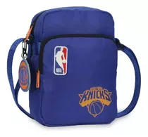 Morral Bandolera Para Hombre Correa Regulable Deportivo Color Azul Equipo Knicks Diseño De La Tela Liso