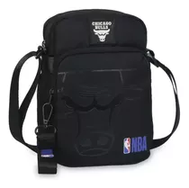 Morral Bandolera Para Hombre Correa Regulable Deportivo Color Negro Equipo Chicago Bulls Diseño De La Tela Liso