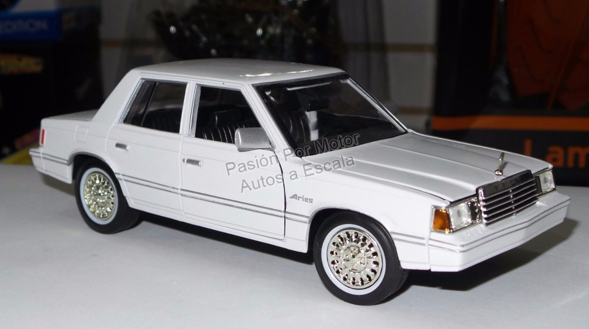 1:24 Dodge Aries K 1982 Blanco Motor Max C Caja Dart ...
