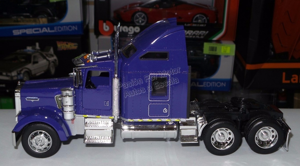 1:32 Kenworth W900 Aerocab Purpura Canadiense Welly 