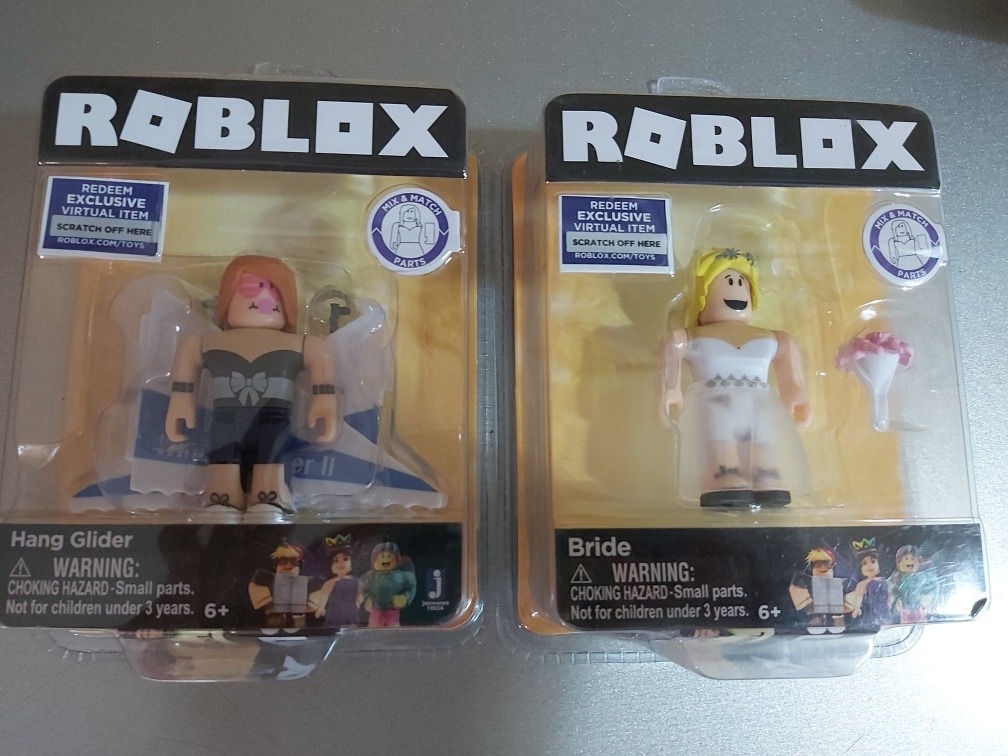 2 Blíster De Roblox Con Código De Juego Y Envió Gratis - small character roblox