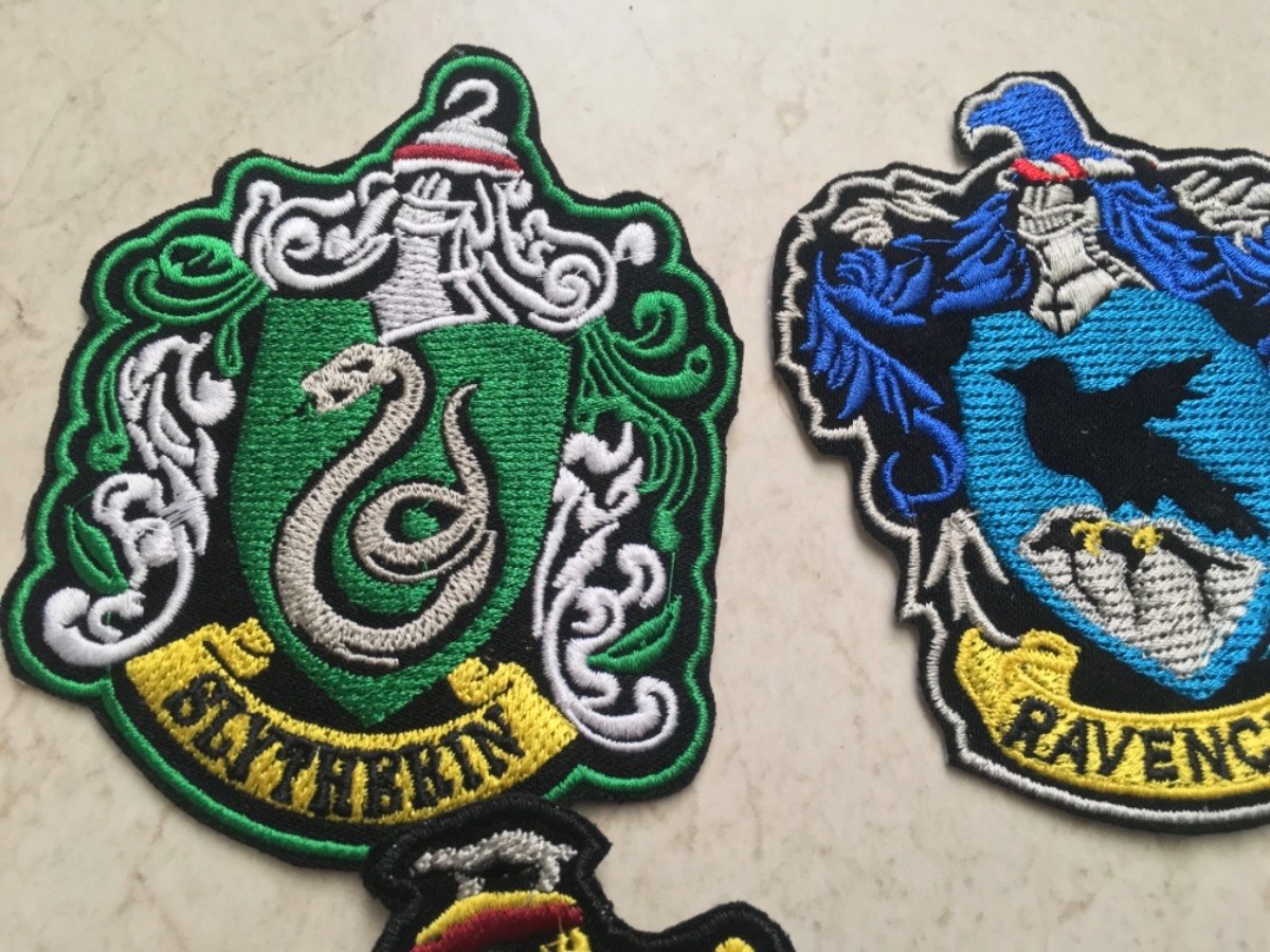 Download 4 Parches Harry Potter Escudo Gryffindor Slytherin ...