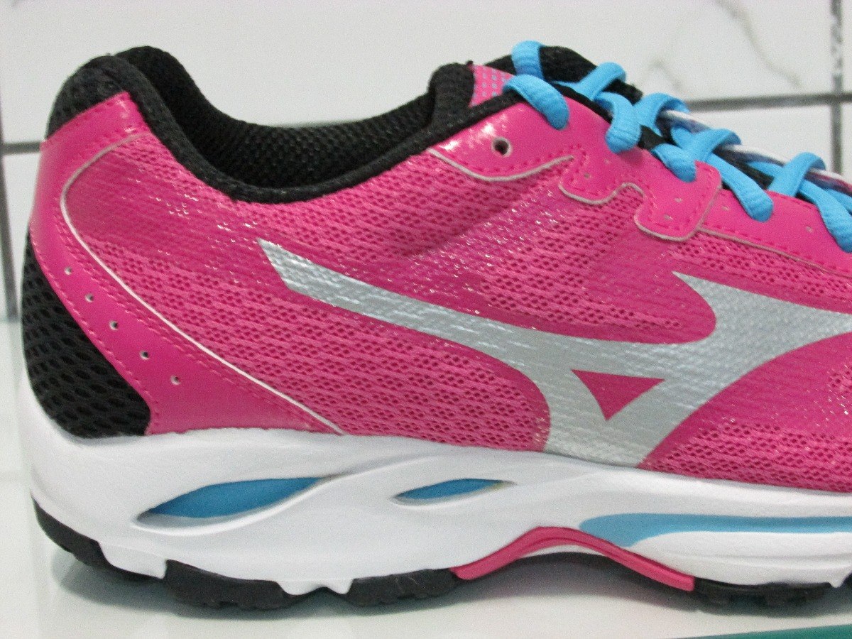 mizuno wave resolute 2