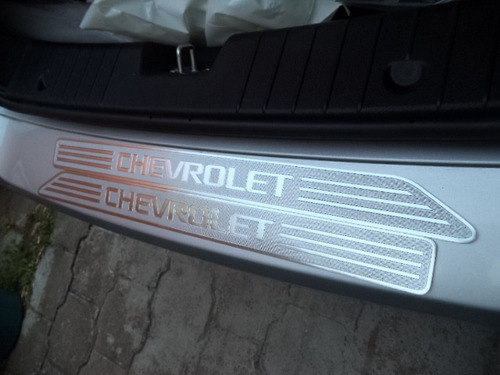 Moldura Cubre Estribo Delantero En Alumino Chevrolet Sonic Foto 9