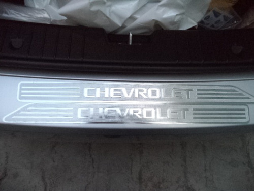 Moldura Cubre Estribo Delantero En Alumino Chevrolet Sonic Foto 10