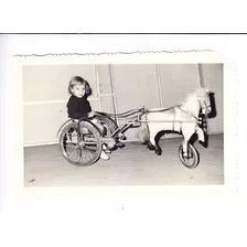 Foto Niño Juguete Antiguo Caballito Coca Cola