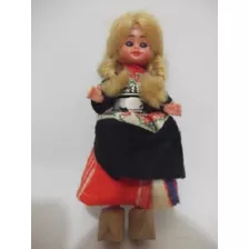 B. Antigo - Boneca Holandesa Em Plástico Duro Anos 60