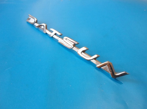 Emblema Datsun  Cajuela Clasico Metalico Foto 3